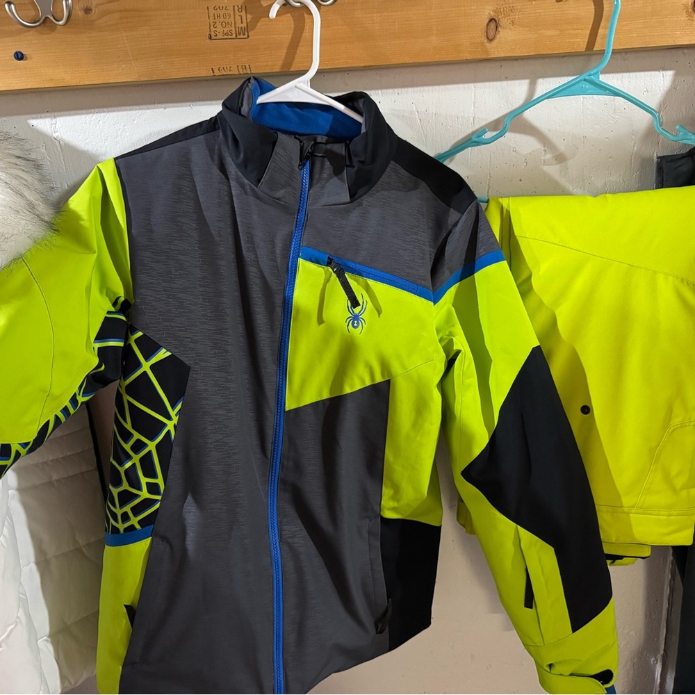 Snowboarding / skiing coat and pants
